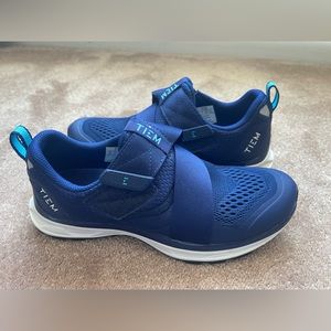 TIEM Slipstream Cycle Shoes Size 7.5 with cleats